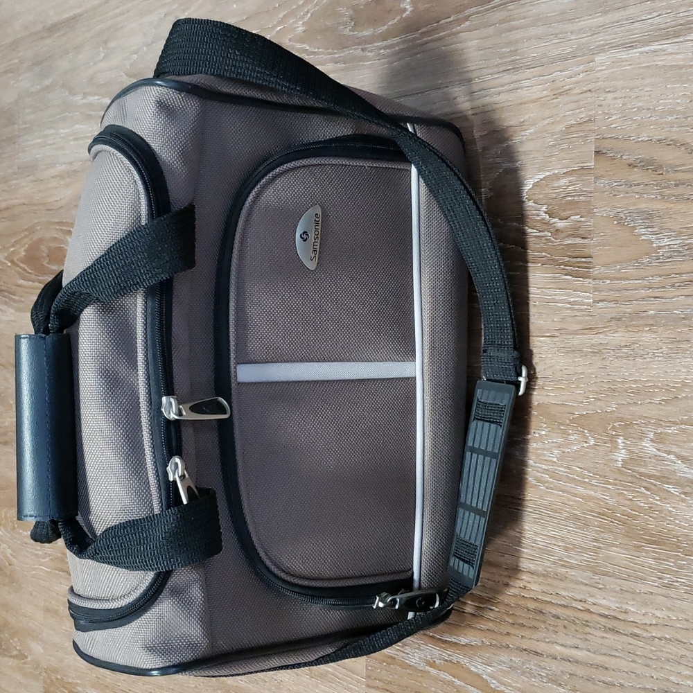 Samsonite Shoulder Bag Multi-Pocket Luggage Travel Weekend Getaway Versatile